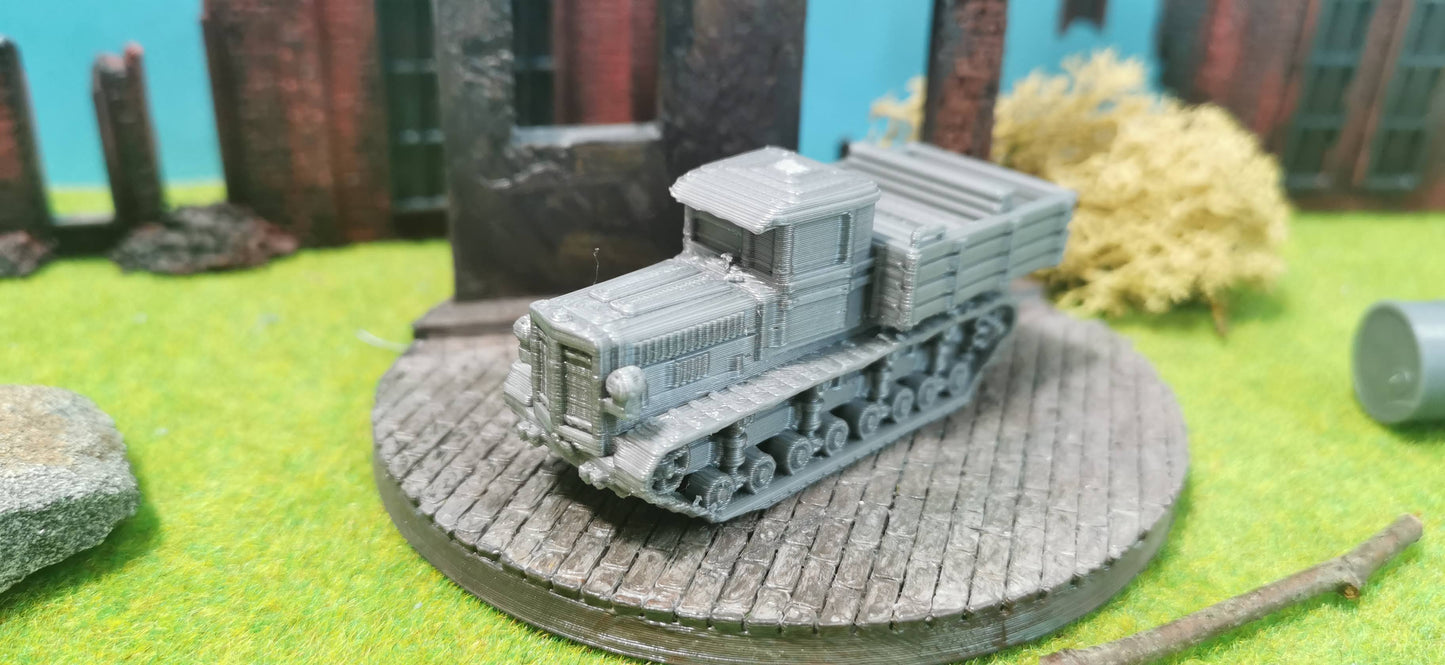 Komintern – russischer Artillerieschlepper mit Pritsche