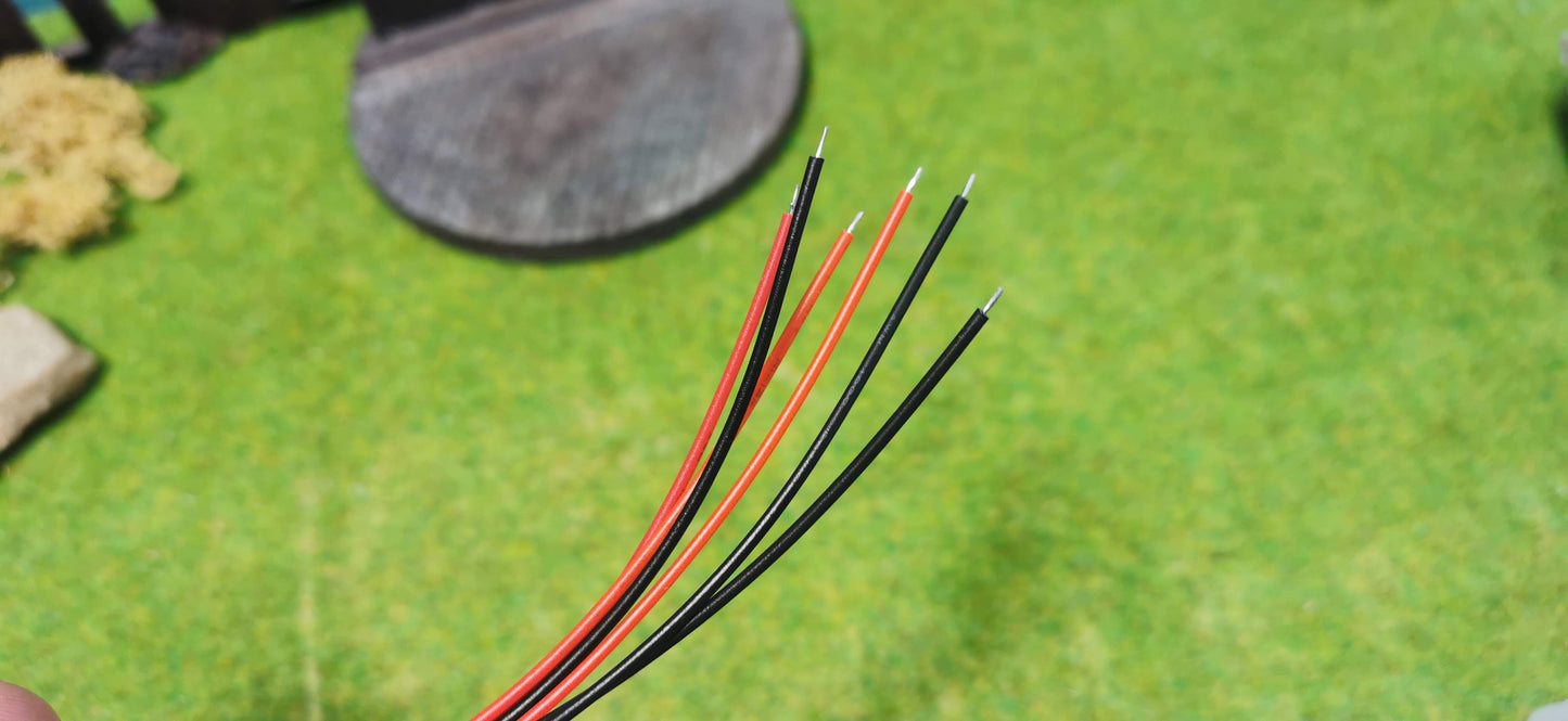 3mm LEDs inkl. Anschlussleitung (9-12V) - klar - diverse Farben