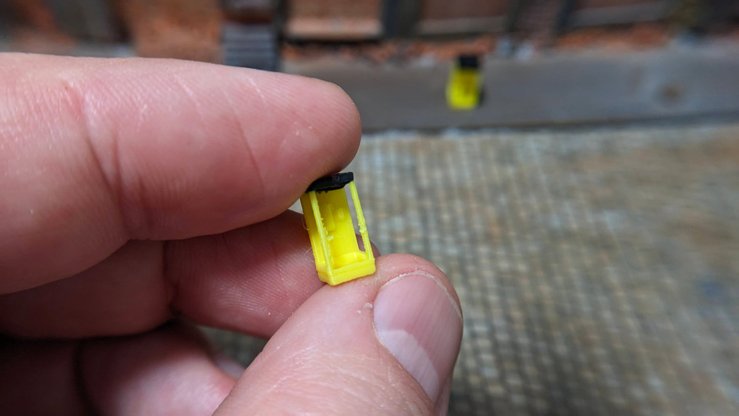 2x gelbe Telefonzelle Typ FeH 53 1950er