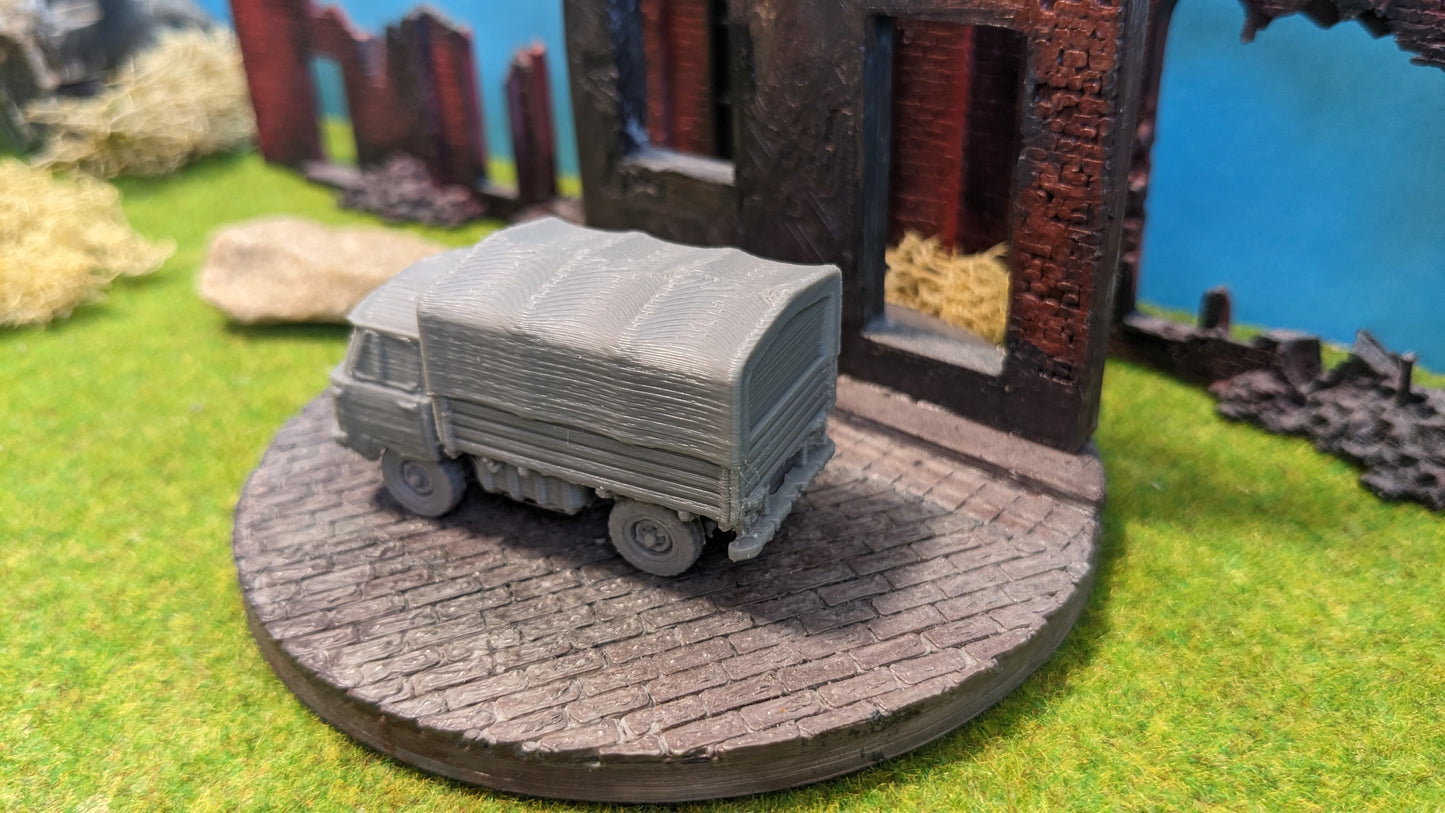 UAZ-462 russisches Geländefahrzeug mit Plane