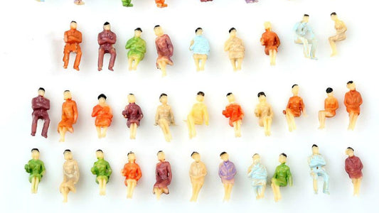 100x Reisende sitzende Figuren 1:160 (Spur N), bemalt