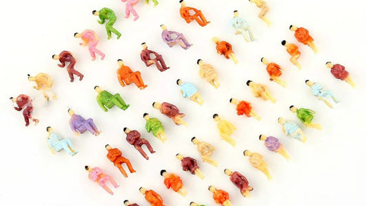 100x Figuren 1:200 Spur Z sitzende Passanten - bemalt