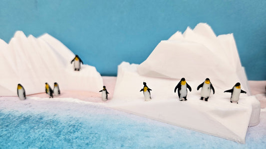Pinguine aus Resin 1:87 (H0) optional mit Eisberg - bemalt oder unbemalt