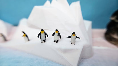 Pinguine aus Resin 1:87 (H0) optional mit Eisberg - bemalt oder unbemalt