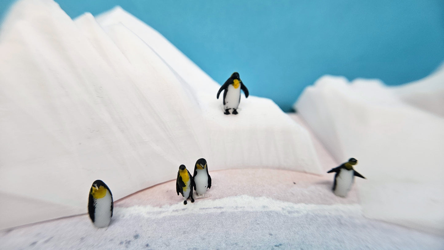 Pinguine aus Resin 1:87 (H0) optional mit Eisberg - bemalt oder unbemalt
