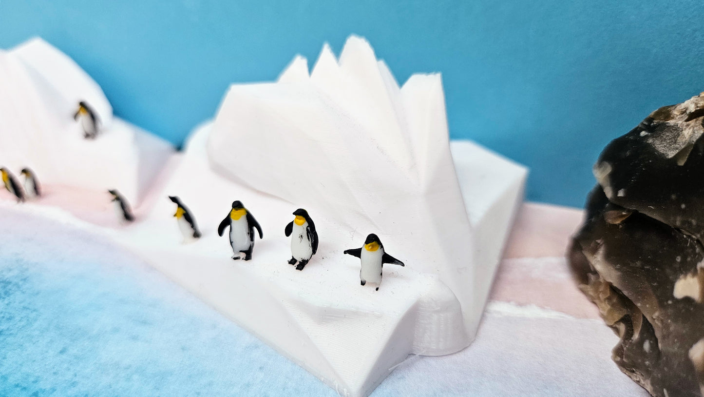 Pinguine aus Resin 1:87 (H0) optional mit Eisberg - bemalt oder unbemalt