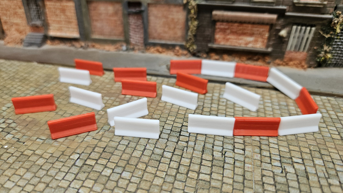 10 Stück rot weiße Barrieren / Absperrungen für Rennstrecke