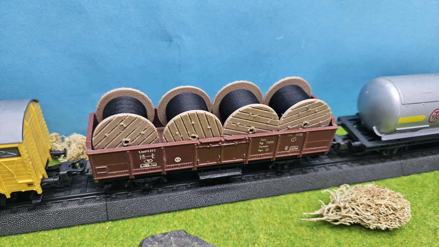 1x oder 4x Kabeltrommel "Schwarz" als Ladegut