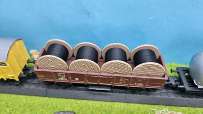 1x oder 4x Kabeltrommel "Schwarz" als Ladegut