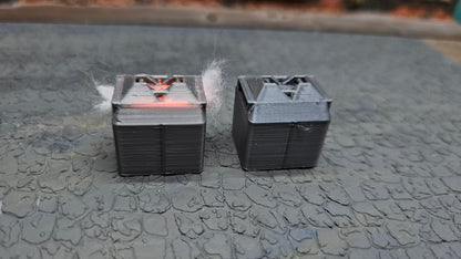 2x Pappcontainer "Brennend" Container in Flammen + Feuer-LED