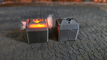 2x Pappcontainer "Brennend" Container in Flammen + Feuer-LED