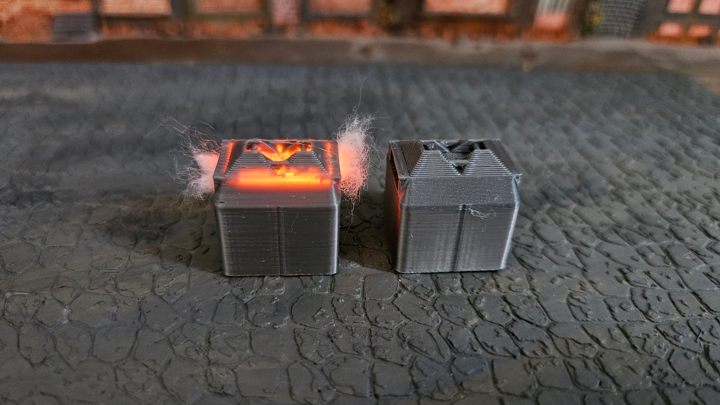 2x Pappcontainer "Brennend" Container in Flammen + Feuer-LED