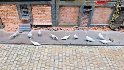 10 Stück Tauben aus Resin für Spur 1 (1:32/1:35)