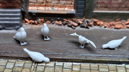 10 Stück Tauben aus Resin für Spur 1 (1:32/1:35)