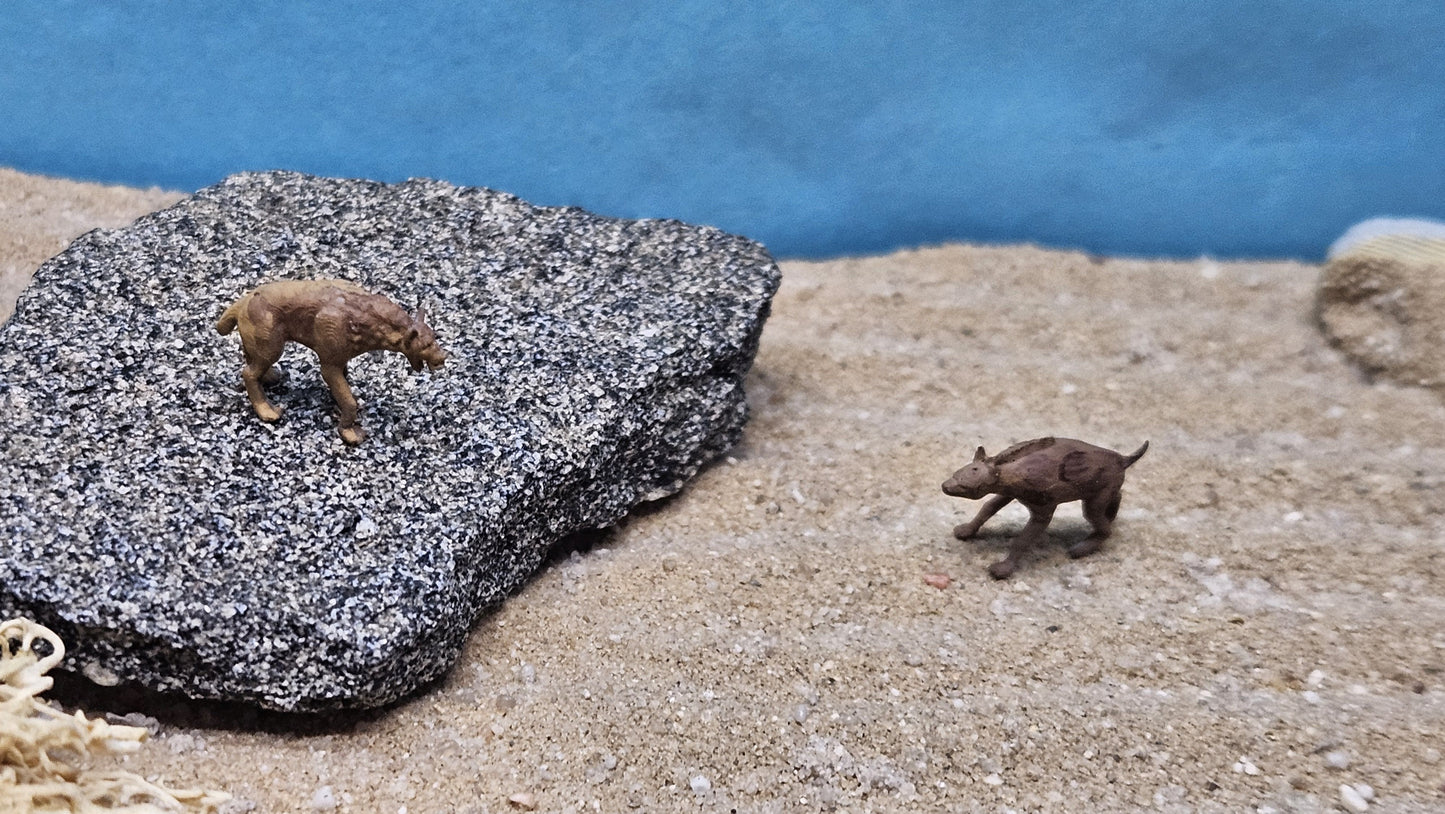 2x Hyänen Raubtiere aus Resin 1:87 (H0) - bemalt oder unbemalt