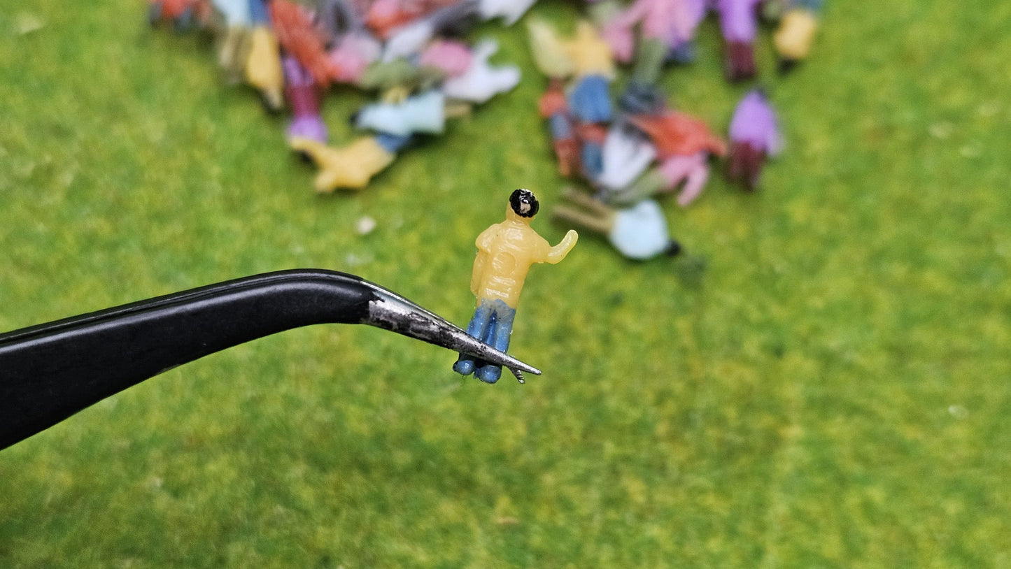 100x Reisende Figuren 1:160 (Spur N) stehend, bemalt