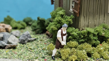 Bayer Mann mit Lederhose muss Pinkeln