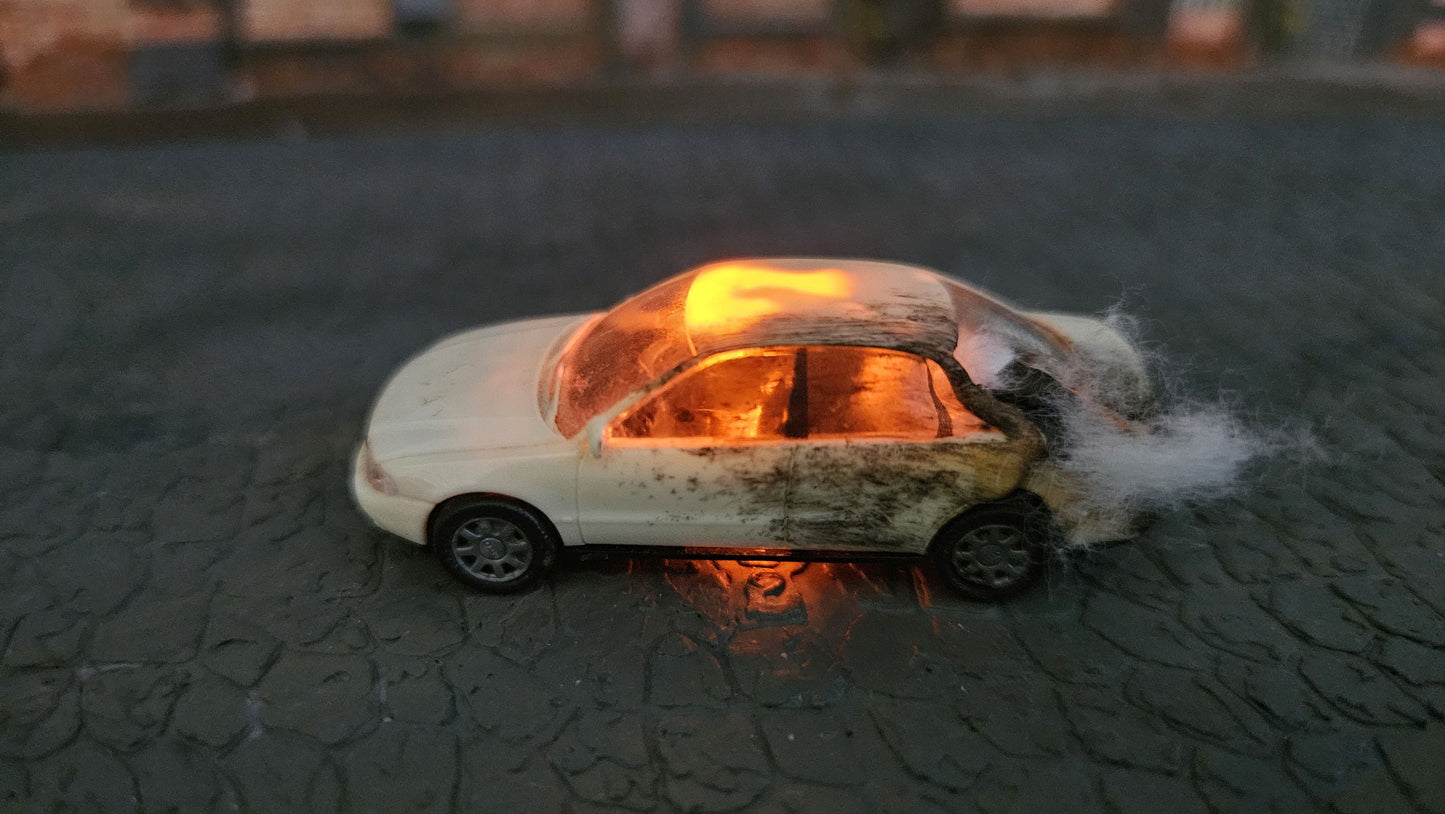 Diverse brennende H0 Autos "Krawalle" + Feuer LED (1:87)