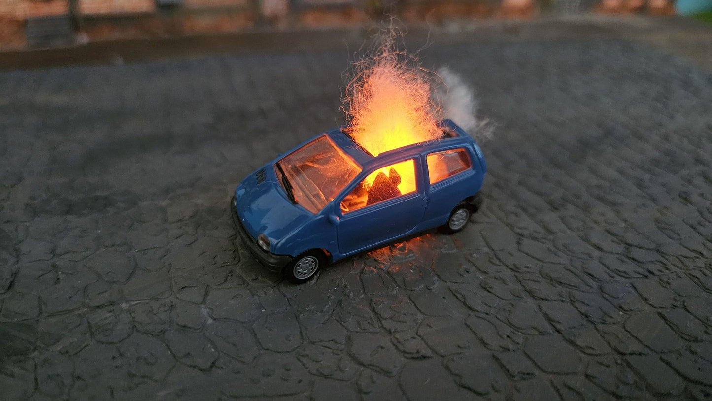 Diverse brennende H0 Autos "Krawalle" + Feuer LED (1:87)