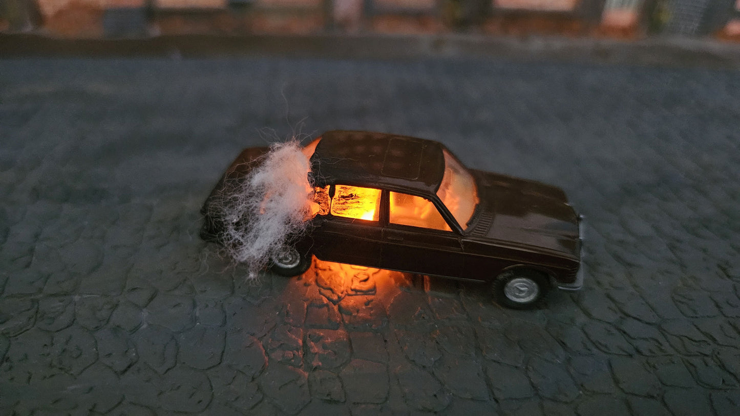 Diverse brennende H0 Autos "Krawalle" + Feuer LED (1:87)