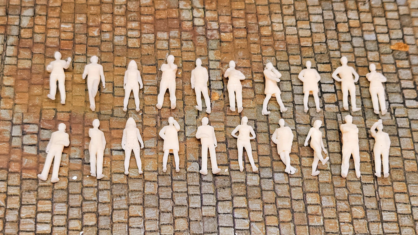 20x Modelleisenbahn Resin Figuren stehend - unbemalt