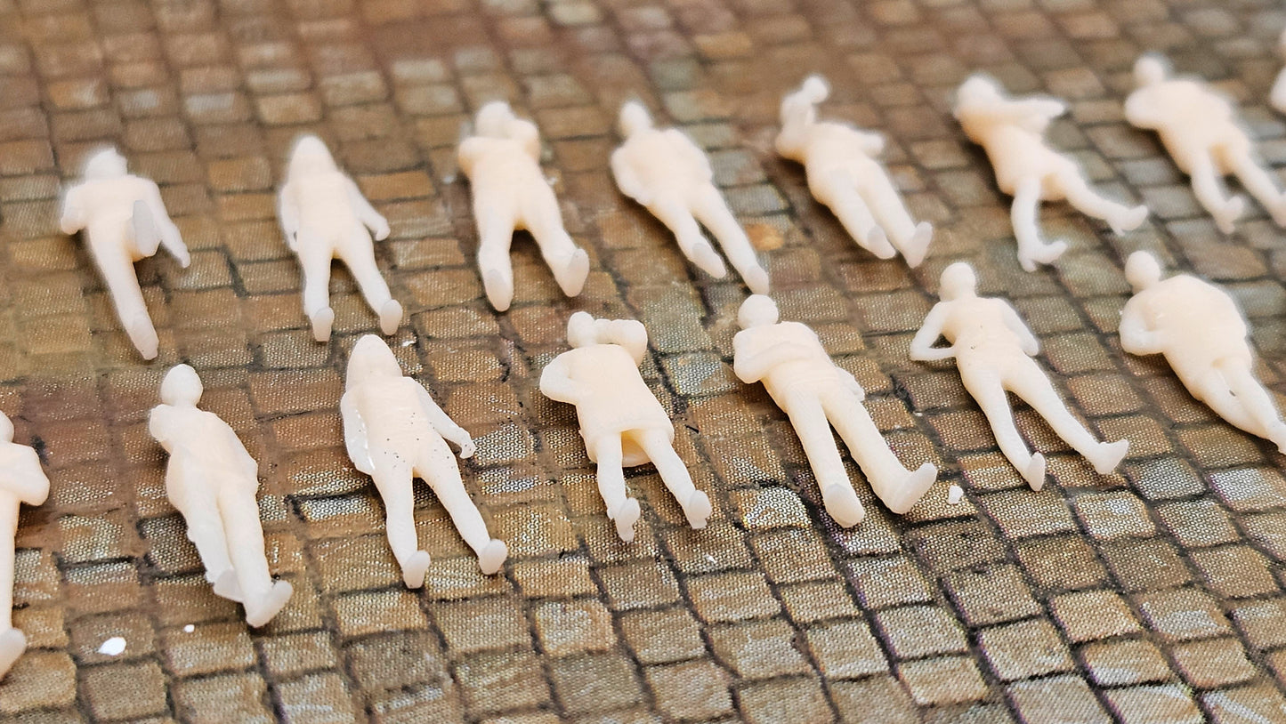 20x Modelleisenbahn Resin Figuren stehend - unbemalt