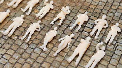 20x Modelleisenbahn Resin Figuren stehend - unbemalt
