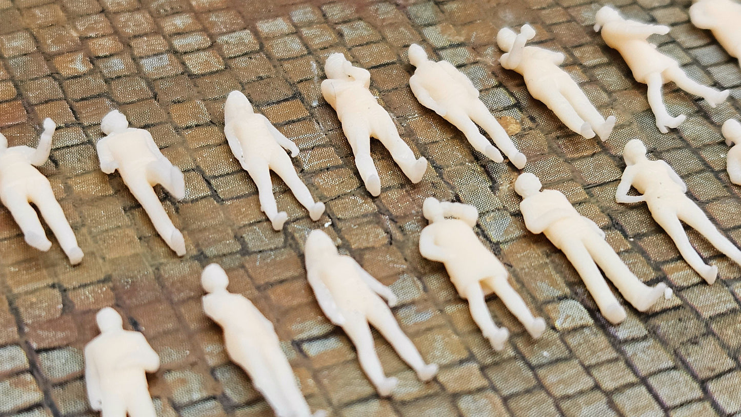 20x Modelleisenbahn Resin Figuren stehend - unbemalt