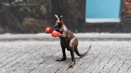 Känguru Resin Figur beim Boxen mit Boxhandschuhen - optional bemalt
