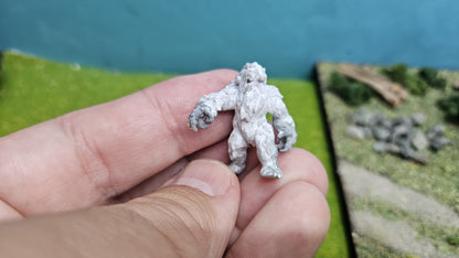 Yeti Schneemensch aus Resin - optional bemalt