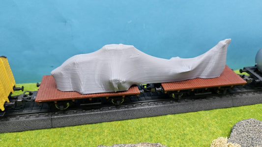 Kampfhubschrauber "AH-1 Cobra" als Ladegeut "unter Plane"