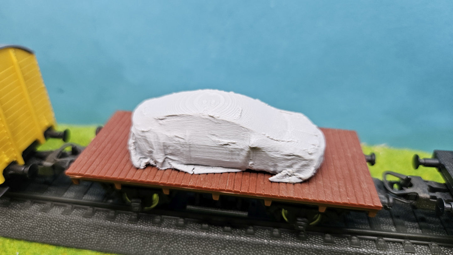 Modernes E-Auto als Ladegeut "unter Plane" für Bahn & LKW