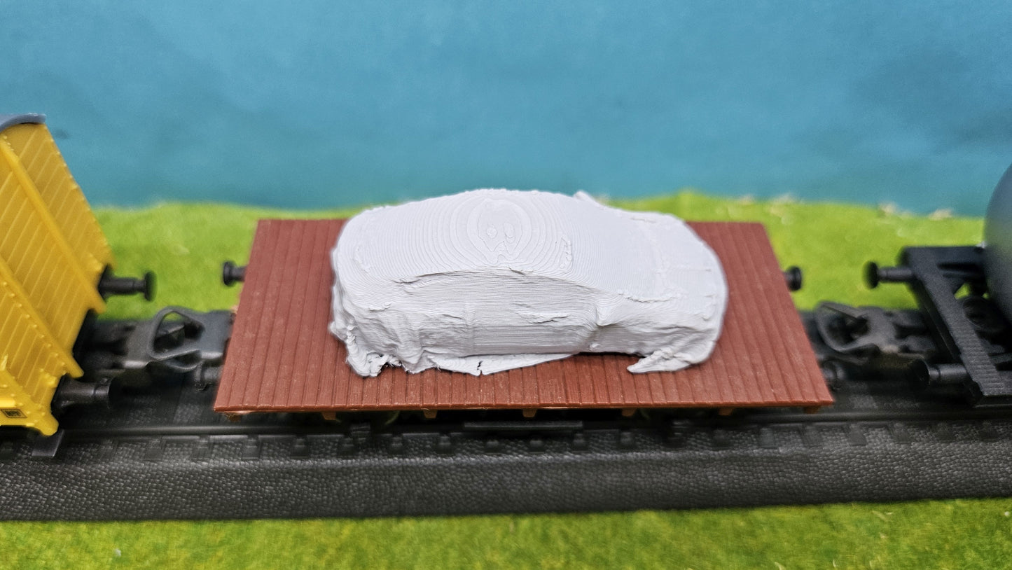 Modernes E-Auto als Ladegeut "unter Plane" für Bahn & LKW