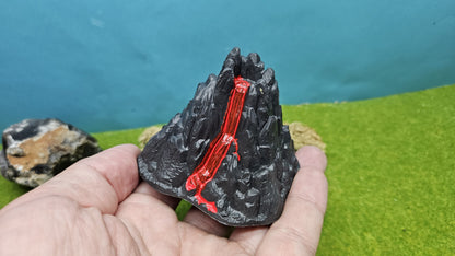 Ausbrechender Vulkan für Spur N & Z - fertig bemalt