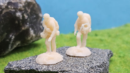 2x Bergsteiger Figuren aus Resin - unbemalt