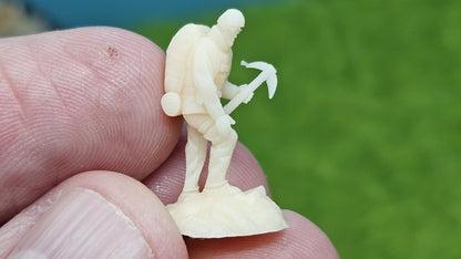 2x Bergsteiger Figuren aus Resin - unbemalt