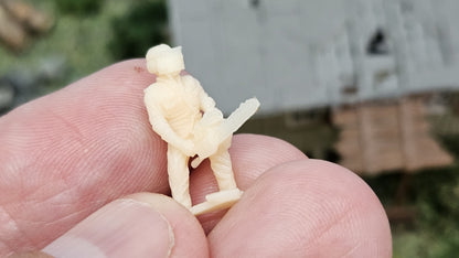 Waldarbeiter Forstwirt mit Motorsäge aus Resin (unbemalt)