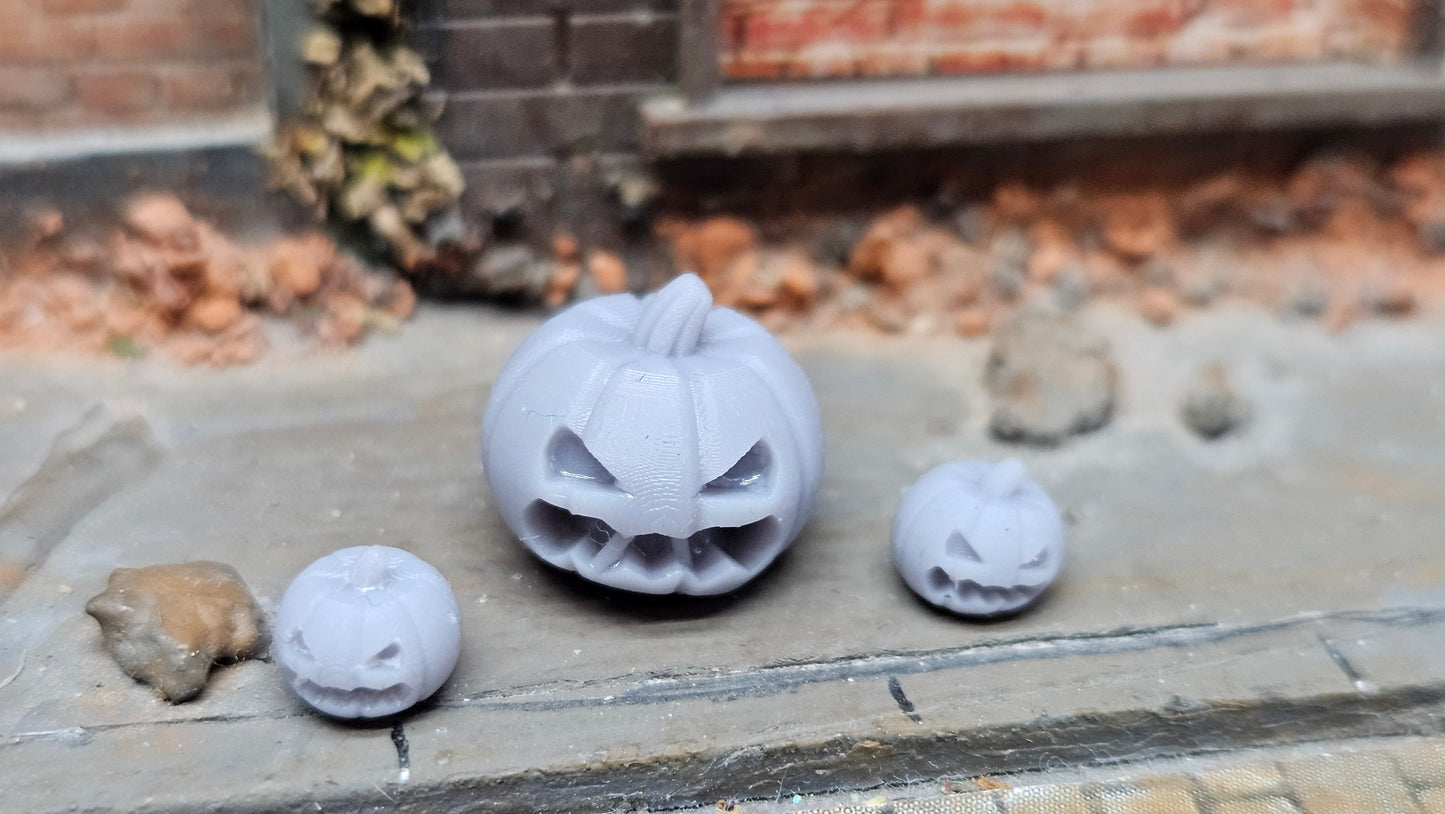 3x Kürbisse – Perfekt für Halloween, Herbst- oder Horror-Szenen aus Resin