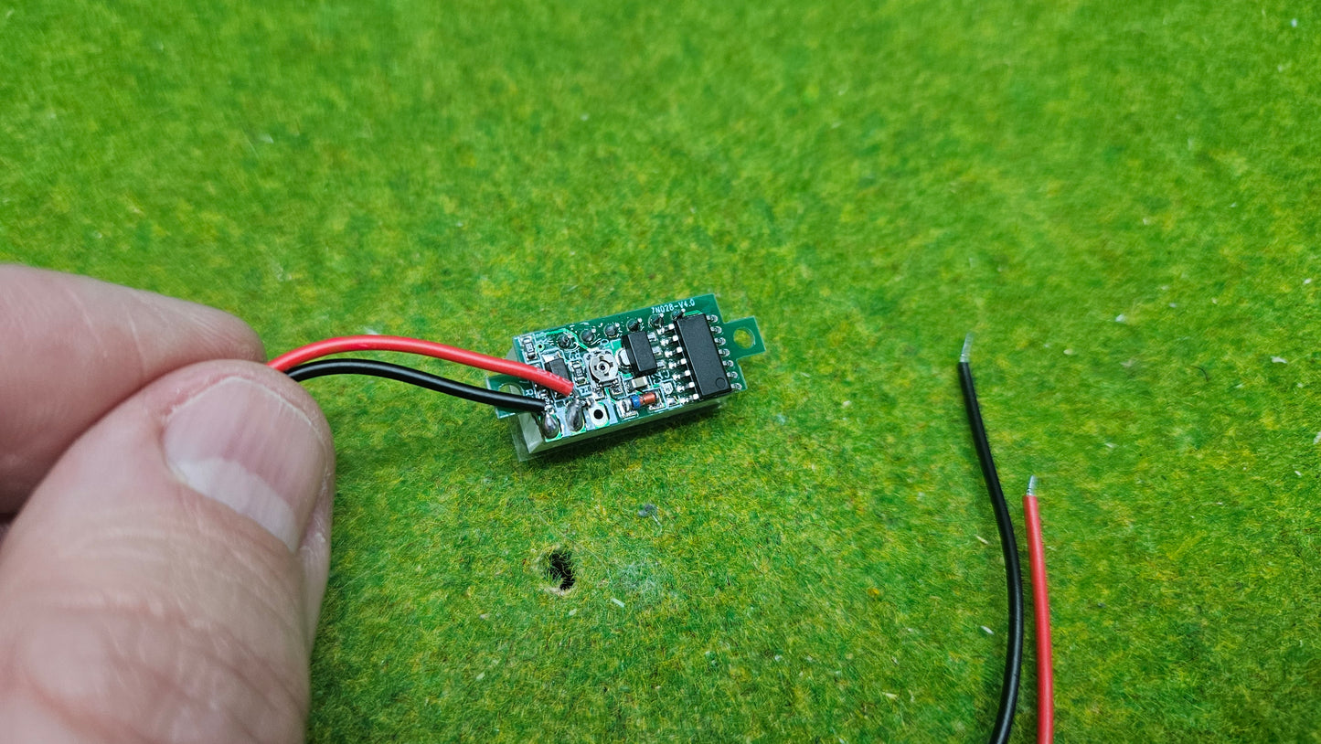 Mini Digital Voltmeter LED rot - 2-adrig (3V-30V)