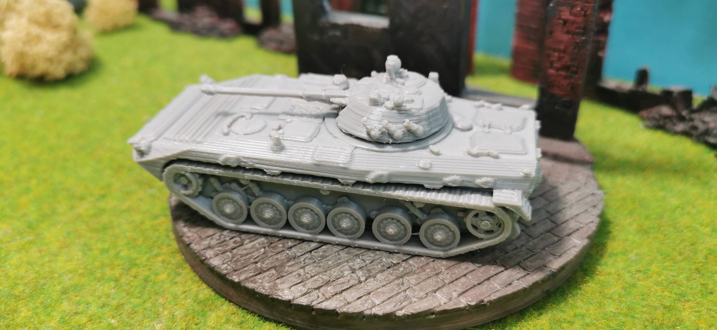 BMP 2 - Russischer Schützenpanzer mit Raketenwerfer