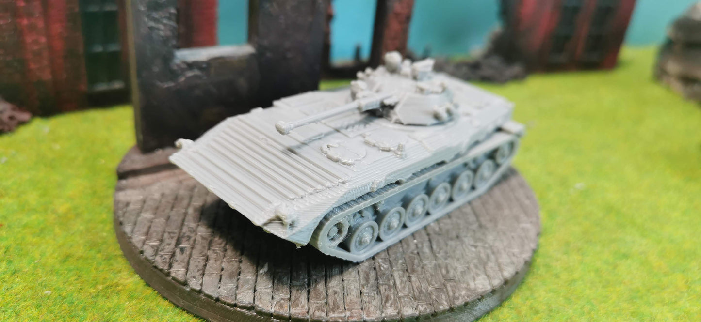 BMP 2 - Russischer Schützenpanzer mit Raketenwerfer