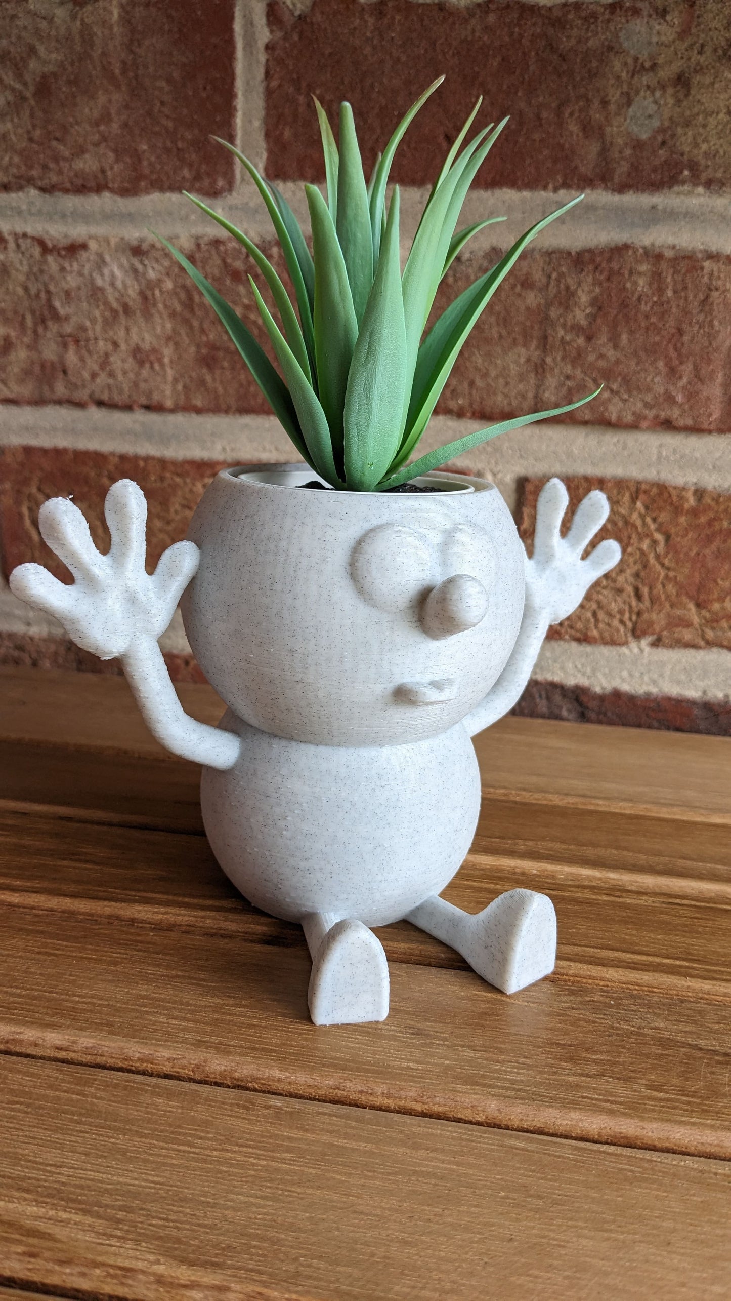 Harry Plant "Prankplant" lustiger Blumentopf dreht durch