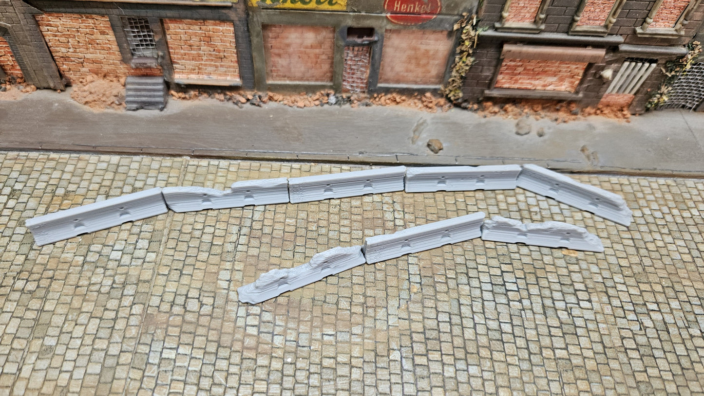 10 Stück beschädigte Barrieren / Straßensperren im Beton Look