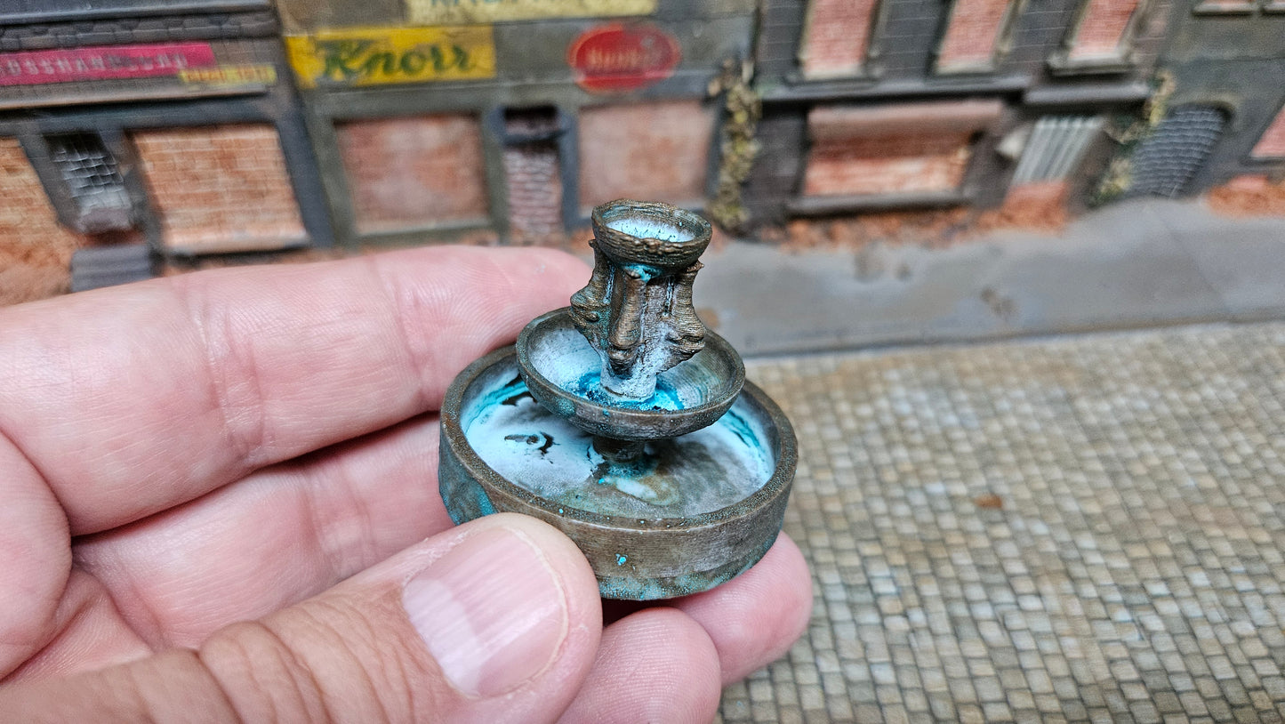 Brunnen aus "Alt-Bronze" (klein) Deko für Stadt Diorama - Spur H0 (1:87)