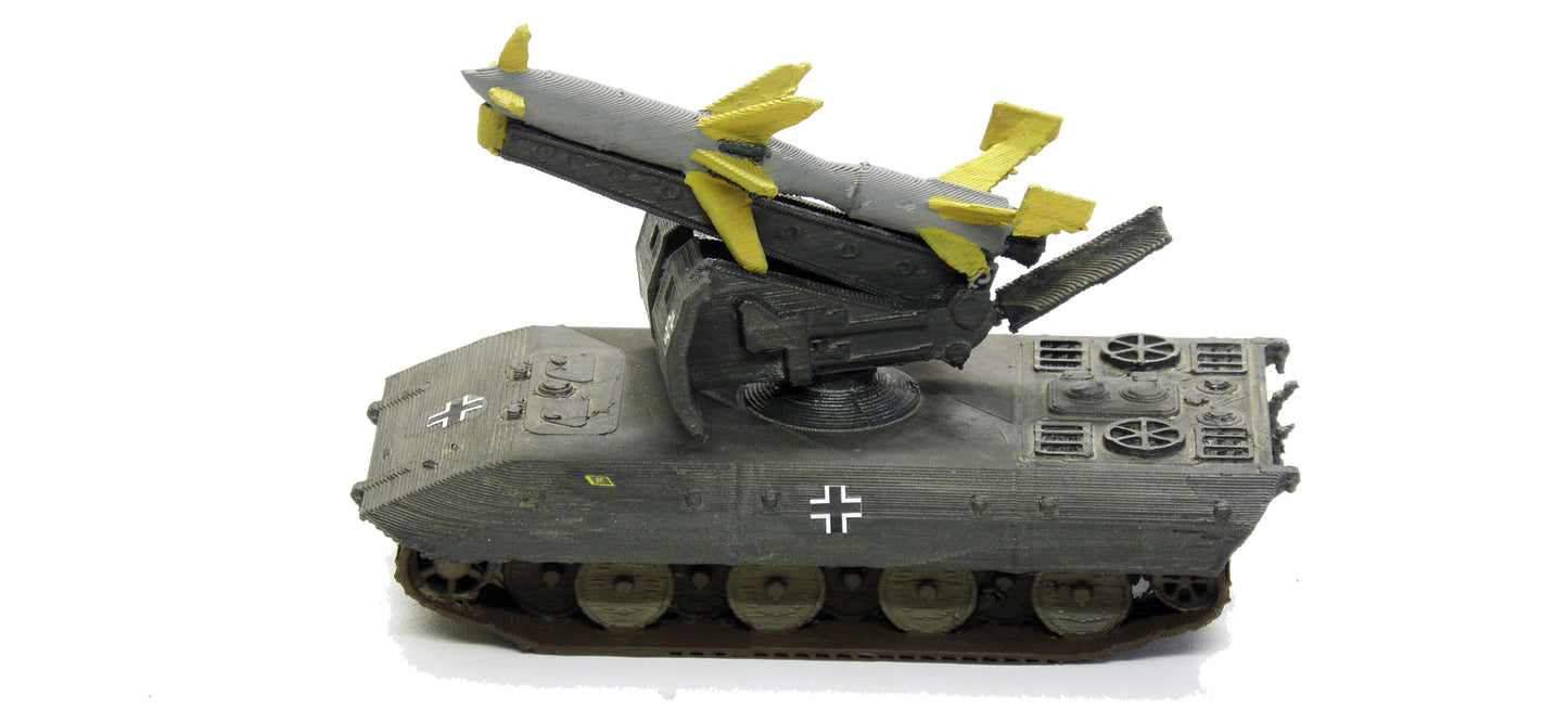 Panzerkampfwagen E-100 mit Rheintochter "R1"