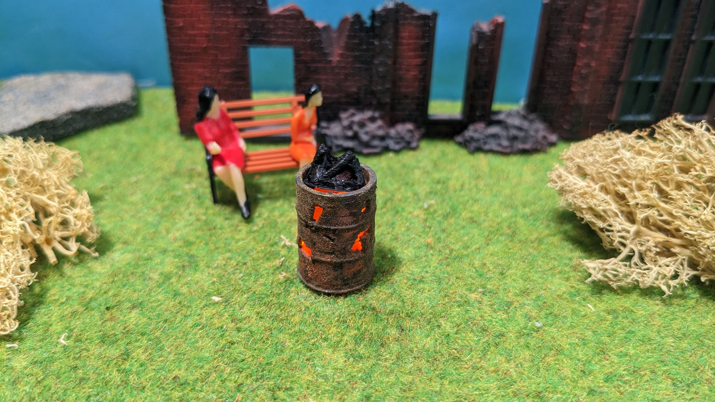 Brennendes Fass / Feuertonne mit Flacker-LED (1:45)