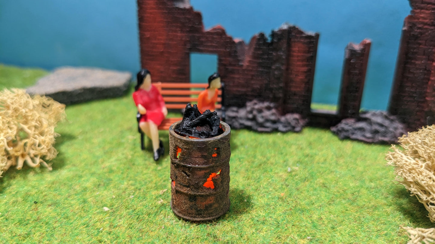 Brennendes Fass / Feuertonne mit Flacker-LED (1:45)