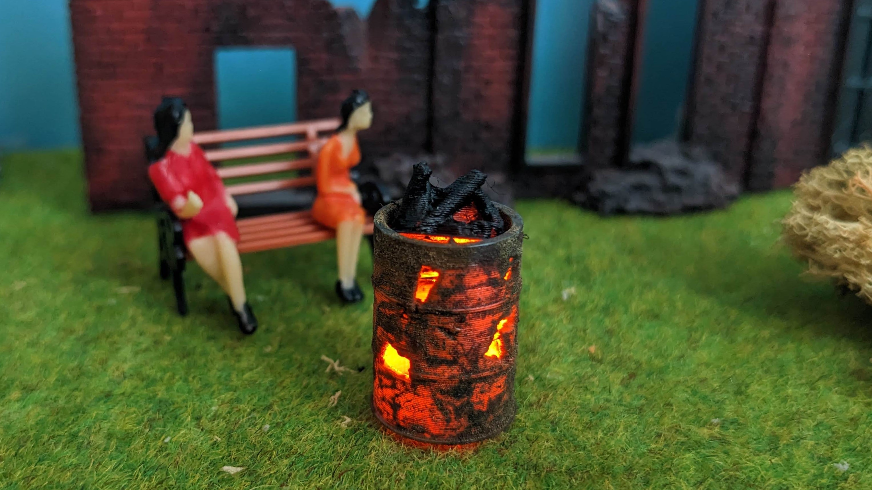 Brennendes Fass / Feuertonne mit Flacker-LED (1:45) – 3D-Scale