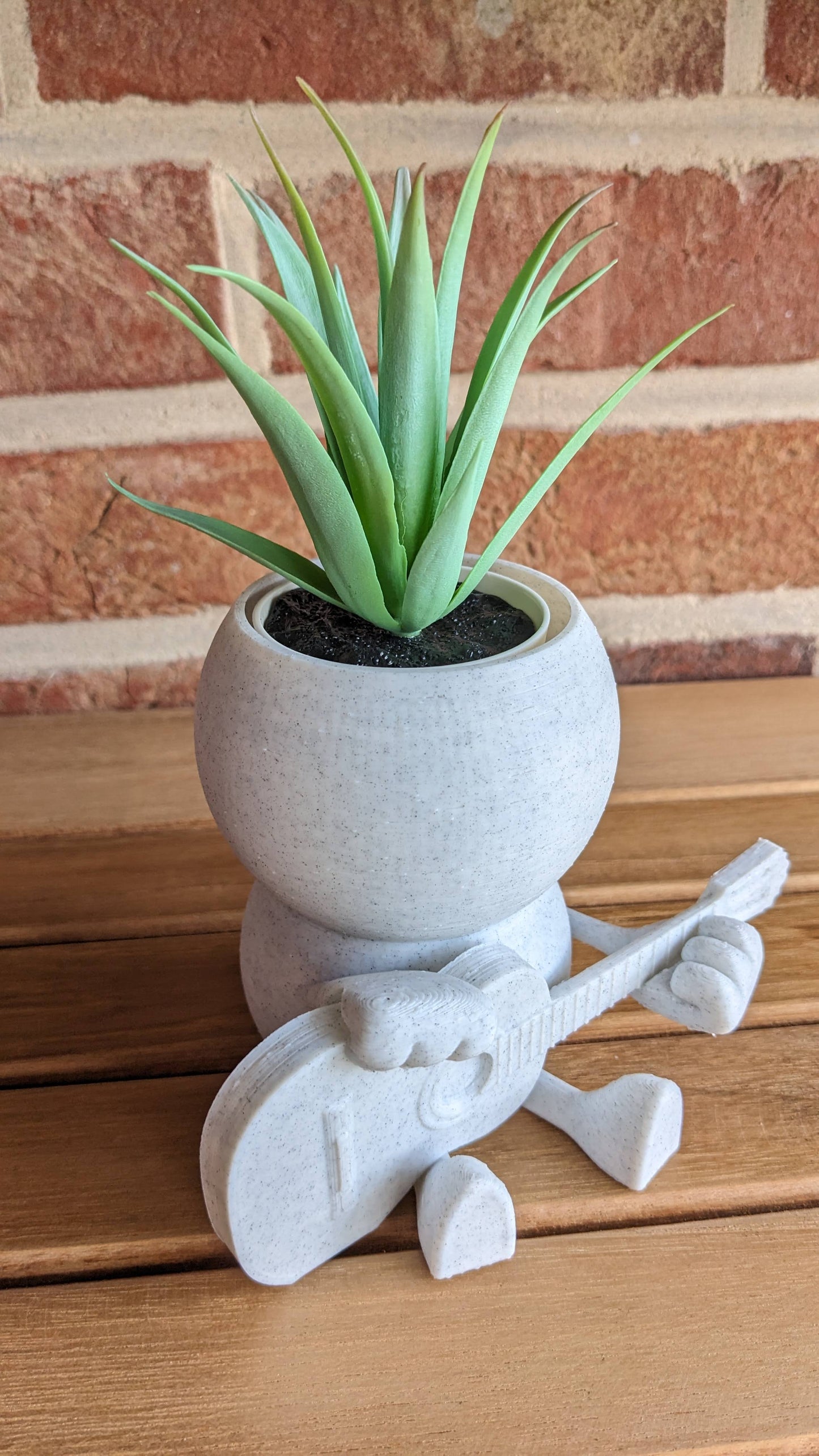 Harry Plant "Johnnyplant" lustiger Blumentopf mit Gitarre