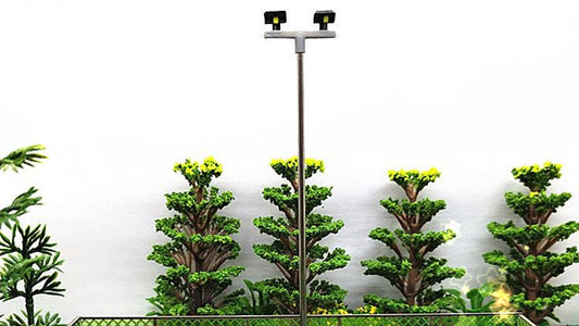 4x Flutlichtstrahler Flutlicht H0 TT 11,5cm mit 2 LED Strahler am Mast Kaltweiß